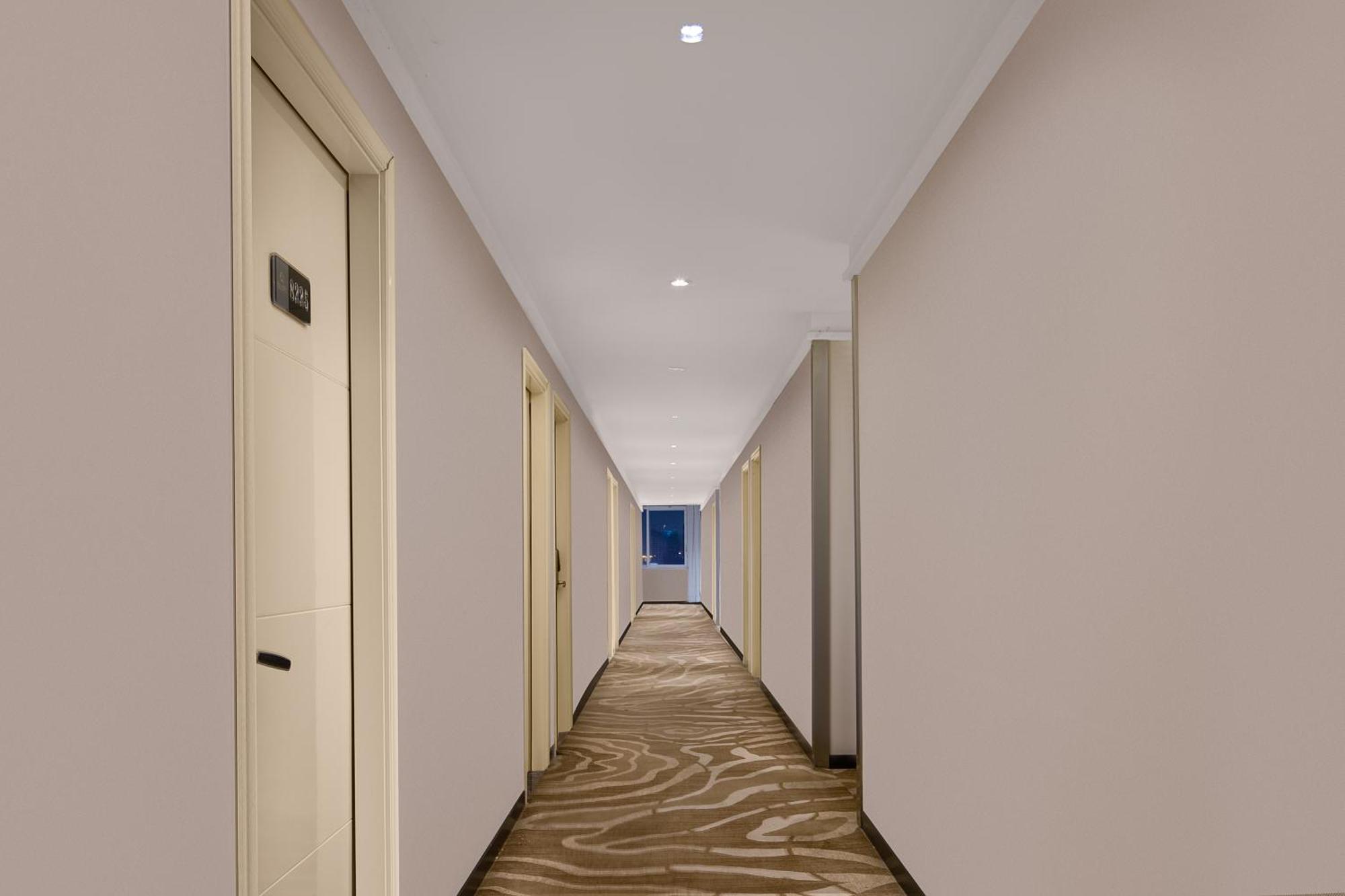 Kaiserdom Hotel Baiyun Airport-24-Hour Airport-Free Shuttle Bus กวางโจว ภายนอก รูปภาพ