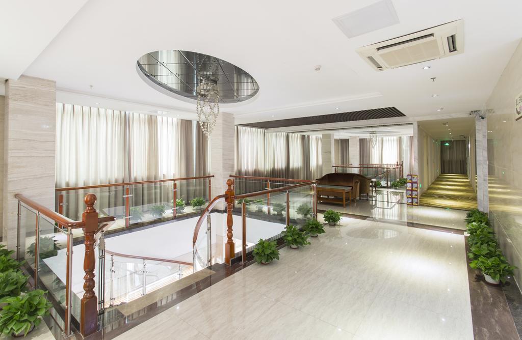 Kaiserdom Hotel Baiyun Airport-24-Hour Airport-Free Shuttle Bus กวางโจว ภายนอก รูปภาพ